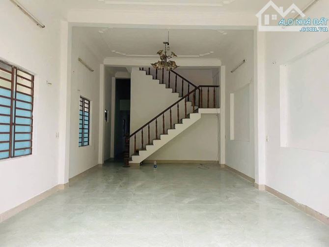 Nhà c4 MT Bãi Sậy view Công Viên - 2