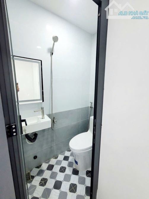 NHÀ RẺ TẶNG ĐẤT, KẾ VINCOM PLAZA Phan Văn Trị, Gò Vấp, DT 60m2, 2Tầng, 5,X TỶ - 2
