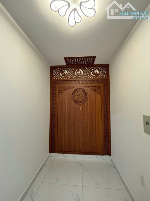 Bán nhà 3 tầng lô góc sạch đẹp về ở luôn mặt ngõ Trần Nguyên Hãn - 2