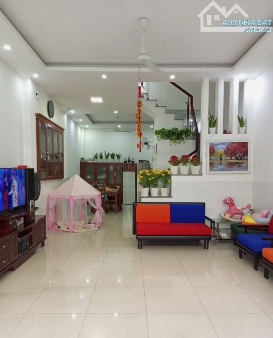 HXH THÔNG – SỔ VUÔNG A4 – NHÀ ĐẸP TÂN BÌNH 📍 Vị trí: Huỳnh Văn Nghệ, P.15 Tân Bình - 2