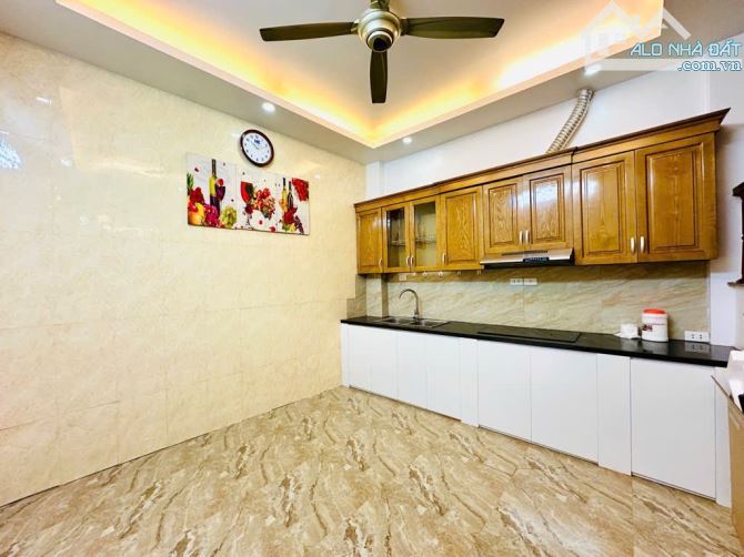 Diện tích khủng, full nội thất Nhà đẹp sát Phố Ngọc Thuỵ - Long Biên 44m x 5t giá 7.5 tỷ c - 2