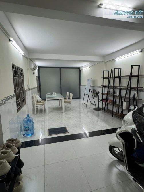 NHÀ P3 Q8 HẺM XE HƠI THÔNG- Cách trường Tiểu học Âu Dương Lân-chợ Rạch Ông chỉ 200m. - 2
