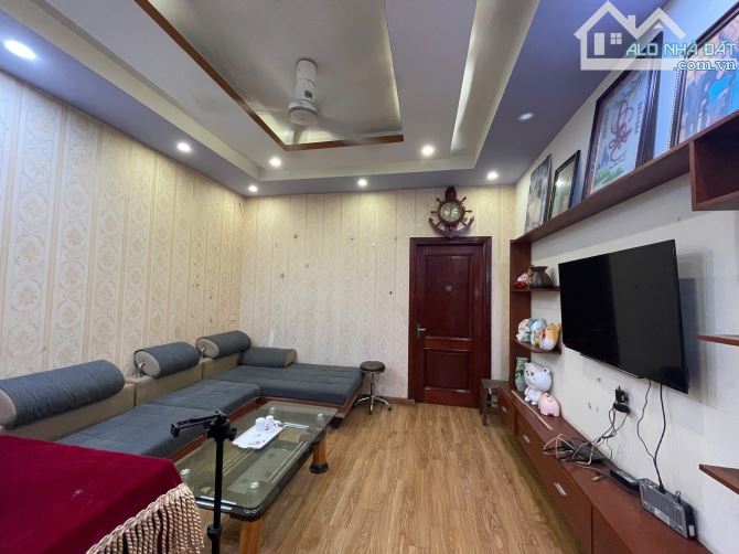 🤗🍑CHUYỂN NHƯỢNG NHÀ GIÁP CHỢ DUYÊN HẢI - TT Lào Cai 1 - Dt80m2 - 3,x tỷ- sổ cất két - 2