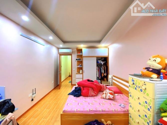 BÁN NHÀ ĐẸP TRUNG TÂM PHƯỜNG  ĐÔNG NGẠC - DT34M2 - 5 TẦNG GIÁ 6 TỶ - GẦN Ô TÔ - 2