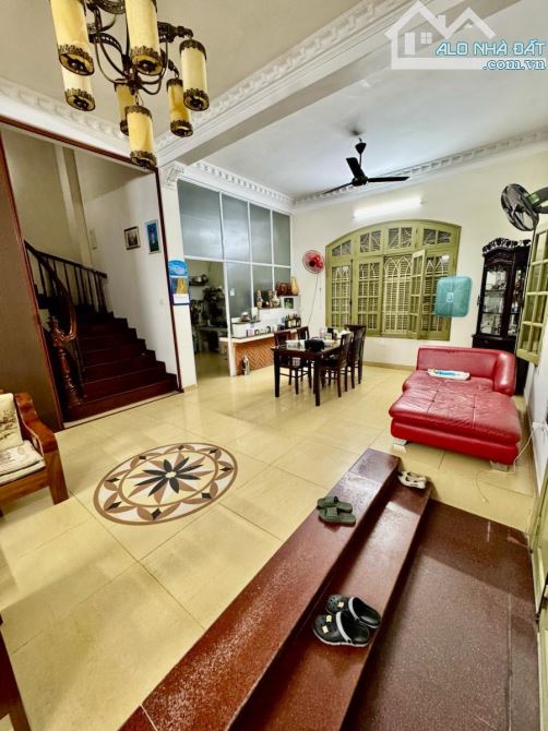 Bán nhà mặt ngõ 63 Xuân Thủy - DT 222m2 - 4 tầng - MT 14m - Giá  60 tỷ . - 2