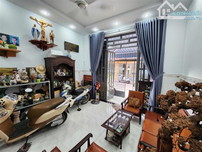 Giảm sâu 900 triệu. bán gấp nhà riêng trong tuần. HXH Bàu Cát Tân Bình 4.4x12.5. chỉ 8,99 - 2