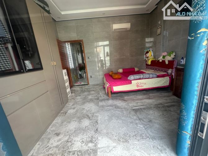 NHÀ LÔ GÓC 2 MẶT TIỀN – NGUYỄN CÔNG HOAN – CHỈ 6 TỶ X - 2