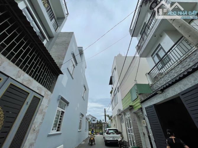 Bán đất HXH tránh nhau đường 102 - Lã Xuân Oai. Chỉ 4.65 tỷ - 2