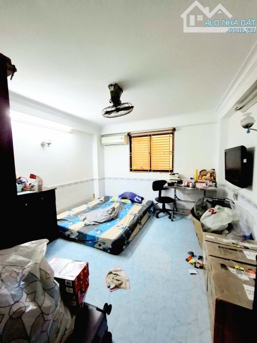 Phường Sài Gòn Quận 1- Sau lưng căn MT- Gần 40m2 4 tầng đúc thật- 3PN+3WC- Sổ hồng A4 HC - 2
