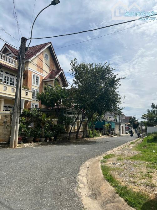 Cần bán lô góc 280m2ngay KQH Nguyên Tử Lực Khu Dân trí cao.thích hợp xây villa nghỉ dưỡng - 2