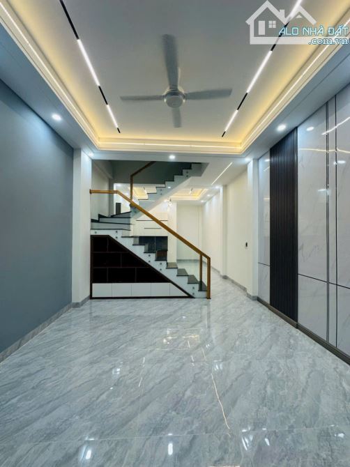 CHỦ GỬI BÁN NHÀ 1 TRỆT 2 LẦU (HOÀN CÔNG),TẠI KDC BỬU HOÀ . DT: 4,4x16=72M2. GIÁ: 4TỶ2 - 2