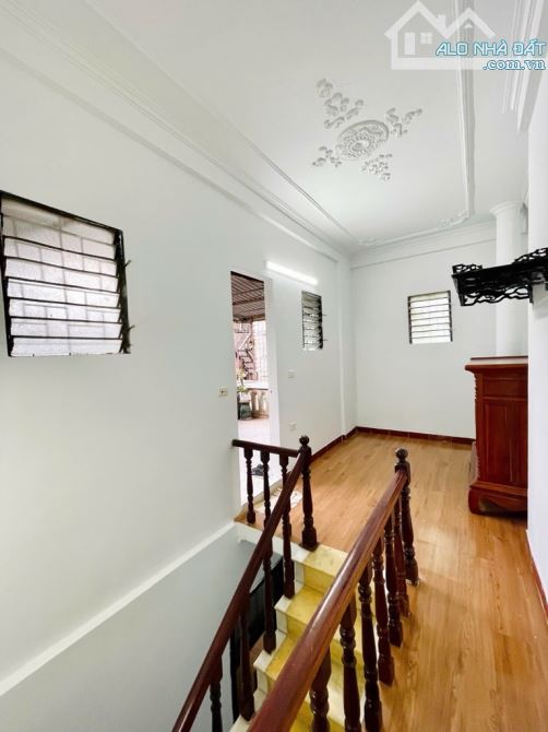 Nhà phố Hào Nam – Ngõ thông – 3 thoáng – Mặt tiền rộng – 32m2 – 5 tầng – 8.5 tỷ - 2