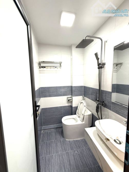 Bán Gấp!!! Nhà mặt ngõ 327 phố Vũ Tông Phan-38m2,4T- Hơn 8 TỶ-30m ra phố - 2