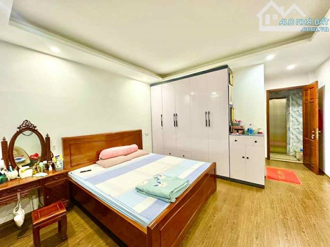 Bán nhà Yên Xá _ 32m² _ 6 tầng _ ô tô tránh _ 6.99 tỷ - 2