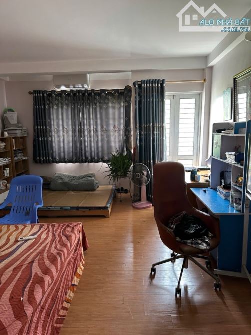7,65 TỶ - 60M2 x 3 TẦNG NHÀ DÂN XÂY PHỐ NGỌC THUỴ - NGÕ Ô TÔ 7 CHỖ LÙI VÀO CỬA NHÀ - 2