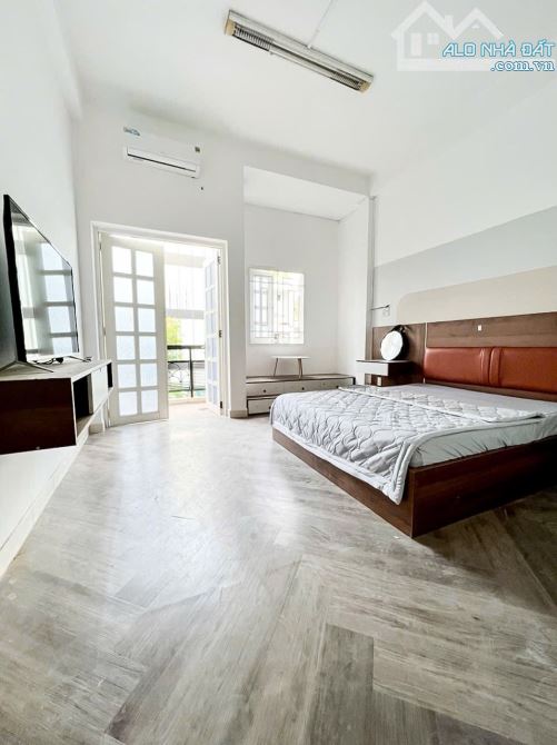 CĂN HỘ TÁCH BẾP FULL NỘI THẤT BAN CÔNG CỰC RỘNG NGAY VỊ TRÍ QUẬN 4 - 2