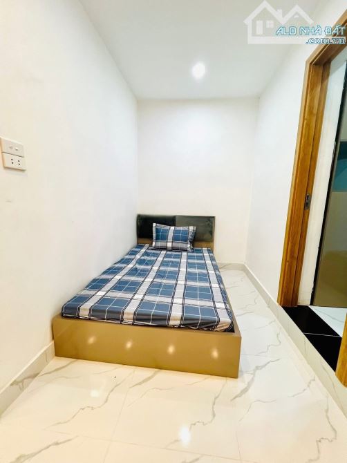 Bán tập thể tầng 4 Kim Liên, 3 ngủ lô góc full nội thất, vị trí vàng Đống Đa - 2