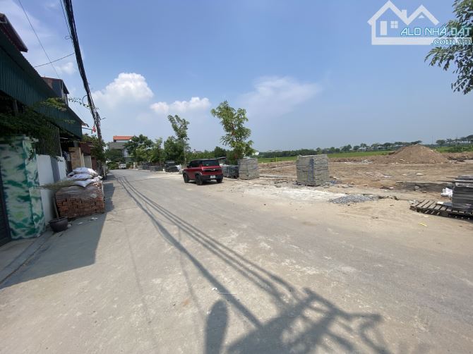 SÁT BÌA LÀNG VIỆT HÙNG, ĐÔNG ANH 70m2, ĐƯỜNG THÔNG, Ô TÔ 16 CHỖ VÀO NHÀ chỉ hơn 5 tỷ - 3