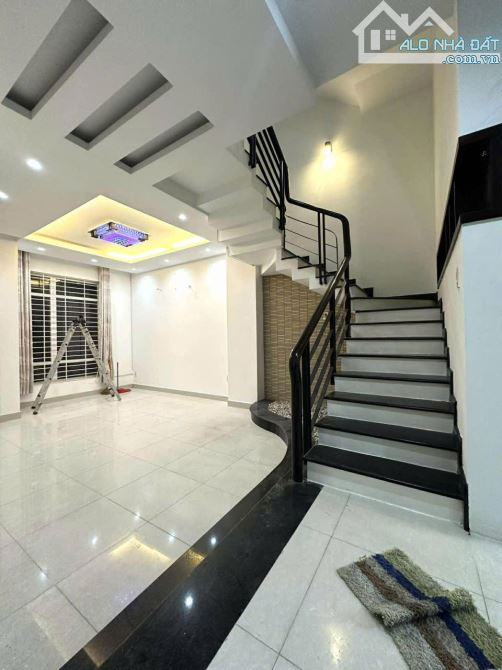 Q2, MẶT TIỀN LÊ VĂN THỊNH - NHÀ 5 TẦNG + HẦM - 180M2(5,6*28) - NHỈNH 22 TY TLCC - 3