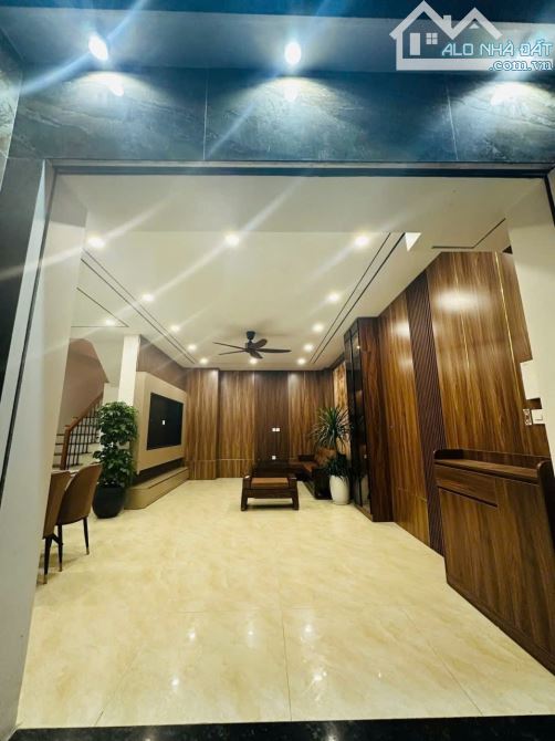 Nhà đẹp Sài Đồng _ Long Biên, DT 50m x MT 5.8m x giá 8.6 tỷ tặng full nội thất - 3