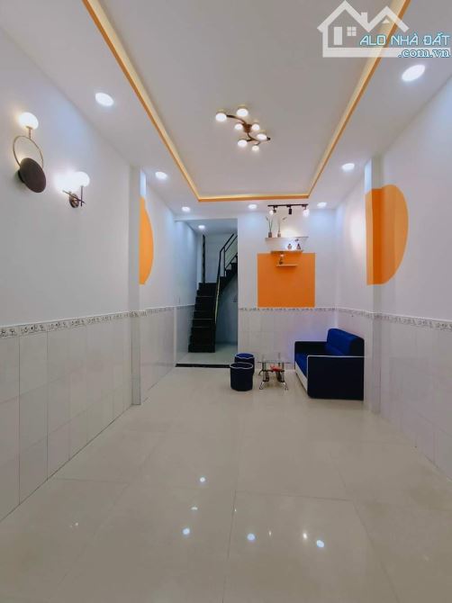 GẦN CHỢ NGUYỄN SƠN - VÀI BƯỚC RA MT VĂN CAO - 25 M2, 2 TẦNG - CHỈ  nhỉnh 2 Tỏi - 3