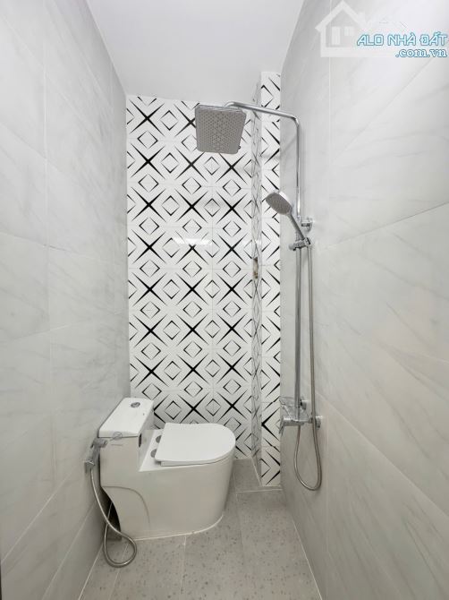 BÁN NHÀ 2 mặt hẻm vuông góc 24m2 chỉ 3 tỷ khu vip p10 GV - 3