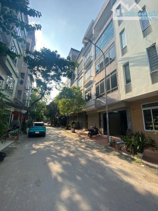 NHÀ ĐẸP 5 TẦNG, KHU DỊCH VỤ HÀNG BÈ, PHÂN LÔ OTO TRÁNH, VỈA HÈ RỘNG - 3