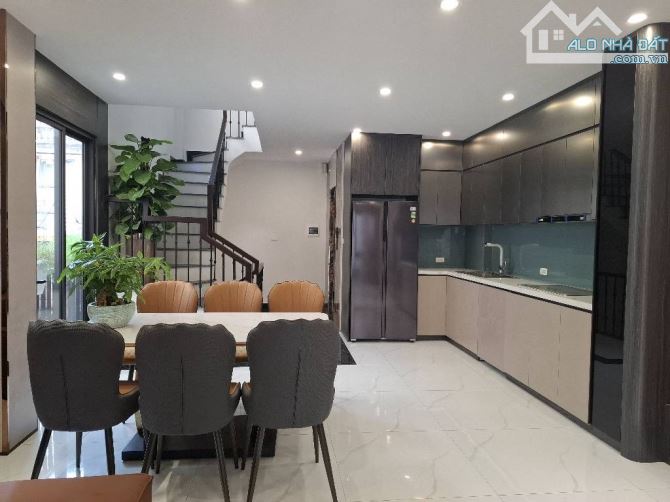 Bán nhà Thạch Bàn - ô tô đỗ cổng - 6 tầng thang máy - lô góc - 46m - 7.8 tỷ - 3