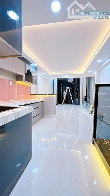 NHÀ MỚI 100% Q4 KÈO THƠM KHU DÂN CƯ HIỆN HỮU KHÔNG LO GIẢI TOẢ ĐƯỜNG TÔN THẤT THUYẾT - 3