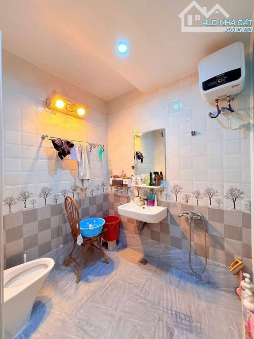 Bán nhà 5 tầng khu phân lô Văn Cao  - Diện tích: 72m2 - Công năng sử dụng: 5 ngủ 5 wc - 3