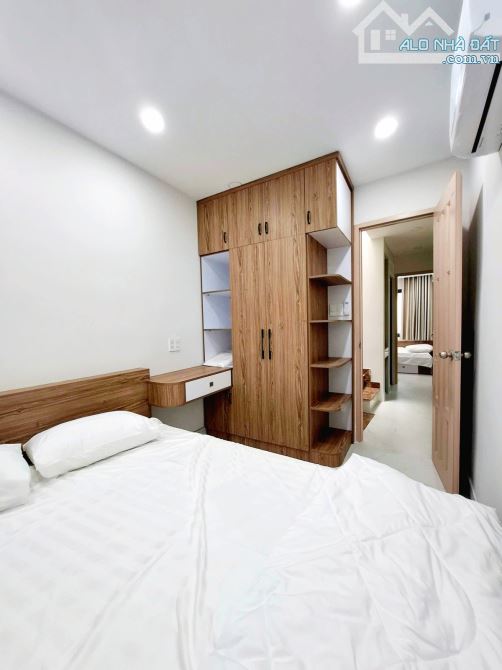Bán gấp nhà siêu phẩm Lạc Long Quân,Tân Bình, 3 tầng, tặng nội thất, sổ vuông, chỉ 3.x tỷ. - 3