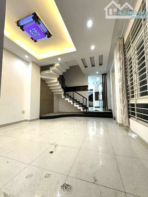 NHÀ 6 TẦNG, MẶT TIỀN KD - LÊ VĂN THỊNH, QUẬN 2 - 3
