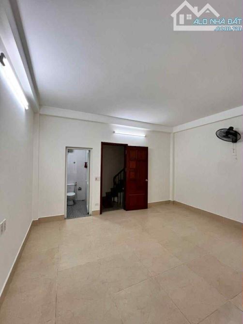 Căn duy nhất! Bán nhà Tân Mai, ngõ thông, 3 gác, nhà quá đẹp, nội thất cao cấp, 38m2 giá 7 - 3