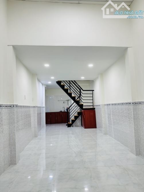 NHÀ NGUYÊN CĂN CHO THUÊ GẦN LANDMARK 81 GIÁP QUẬN 1 - 3