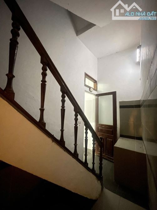 Cho thuê nhà nguyên căn tại số 6 Bờ Sông Sét 30m2 x 3 tầng 2PN to, 1 nhỏ, 2wc 7 Triệu - 3