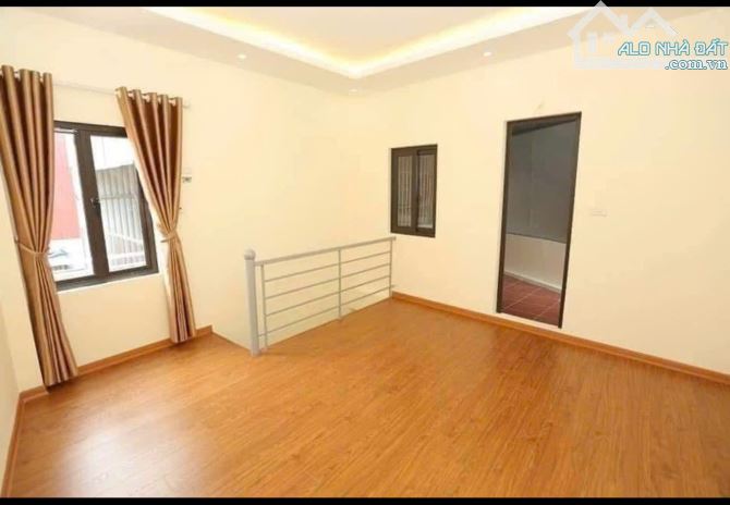 Cho thuê nhà nguyên căn ngõ 609 Vũ Tông Phan, 4.5 tầng x 35m2, 3 ngủ, 11 Triệu - 3