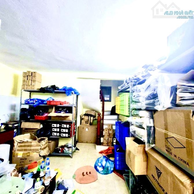 BÁN ĐẤT TẶNG NHÀ 2 TẦNG - Ô TÔ ĐỖ CỬA - GẦN NGAY PHỐ - AN NINH ĐẢM BẢO - TIỆN ÍCH BẠT NGÀN - 3