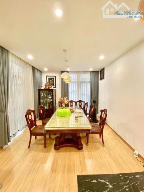 Bán nhà  Hoàng Cầu - Đống Đa  - Lô góc -  Vỉa hè - Oto tránh - Kinh doanh - 57 tỷ. - 3