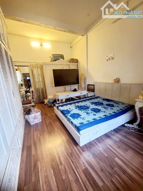 Bán gấp nhà đẹp ở ngay 2 mặt tiền chợ Hoàng Sỹ Khải, xe hơi ngủ nhà 110m3, SHR, HCĐ. - 3