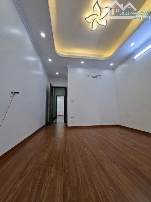 9,5 TỶ MẶT PHỐ - 57M2 - 4 TẦNG - NHÀ CHỦ TỰ XÂY - PHƯỜNG VIỆT HƯNG - KINH DOANH BẤT CHẤP - 3