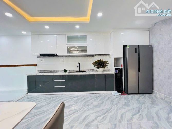 Mang 4 đồng chốt ngay nhà Nguyễn Biểu, P1, Quận 5 -Giá:4tỷ890/81m2 (4,5x18)-Sổ đầy đủ - 3