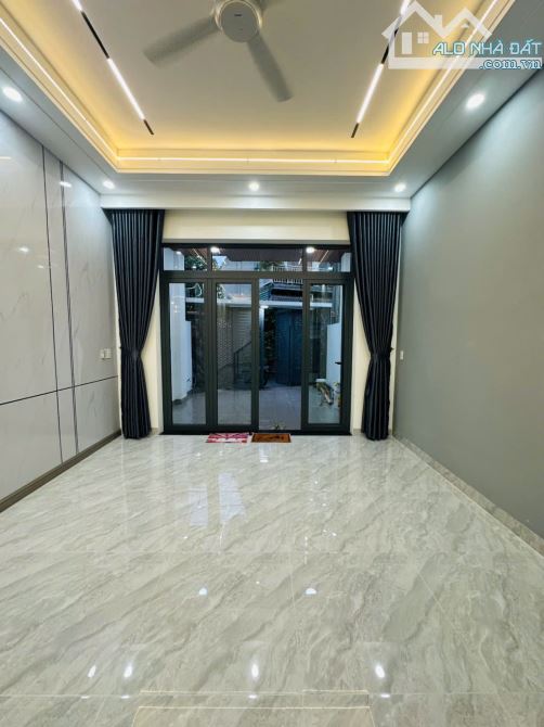 CHỦ GỬI BÁN NHÀ 1 TRỆT 2 LẦU (HOÀN CÔNG),TẠI KDC BỬU HOÀ . DT: 4,4x16=72M2. GIÁ: 4TỶ2 - 3