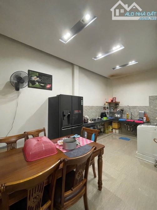 Bán nhà 1 trệt 2 lầu hẻm thông ô tô trung tâm biên hòa giá 3ty750 - 3