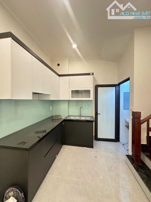 Thạch Bàn - Xây mới độc lập - Cách 1 nhà ra ô tô thông - 42m chỉ hơn 6 tỷ - 3