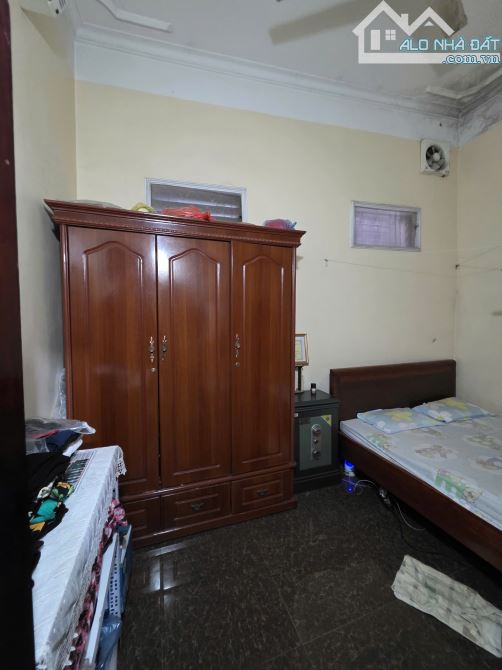 bán 58 m2 ĐẤT Ngọc Lâm tặng nhà 2 tầng - cách nhà ra phố - nhỉnh 8 tỷ - 3