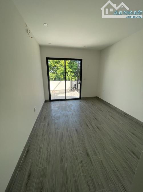 Nhà Long Biên - 30m2 - 4.2 tỷ - ô tô đỗ cửa - 4