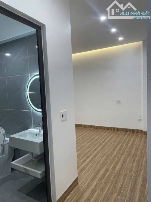 🛖: ban nhà 3 tầng xây mới tai 430 Trần Nguyên Hãn,DT 52,5m, ngõ 2,7m 💸:3,55 tỷ tỷ (dc01) - 4