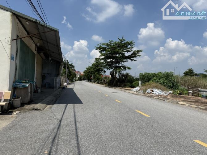 Quá hiếm! Bán 120m, 2 mặt tiền, full thổ tại Thị trấn Văn Giang, 2 ô tô tránh. Giá 40tr - 4