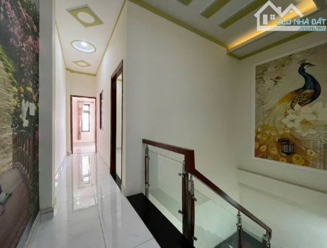 Nhà 3 Tầng Dĩ An, 64m2,Mặt Tiền 8M xe hơi tránh, Sổ Hồng Riêng, chỉ Hơn 4 Tỷ - 4