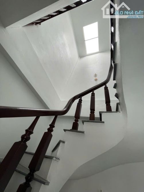 Bán nhà khu vực Hoa Lâm- đẹp lung linh 5 tầng-Ngõ phân lô-full nội thất. - 4